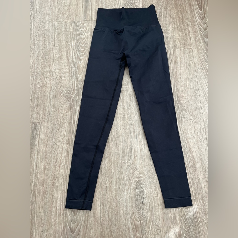 Black scrunch leggings